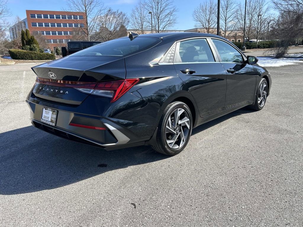 Certified 2025 Hyundai Elantra SEL image 7