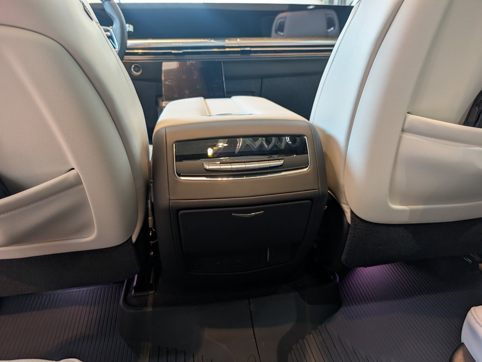 New 2026 Cadillac Escalade V w/ LPO, ONYX Package AWD/4WD image 24