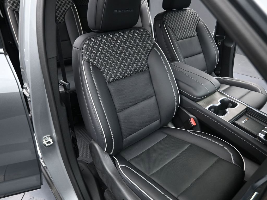 Used 2024 GMC Acadia Denali image 12