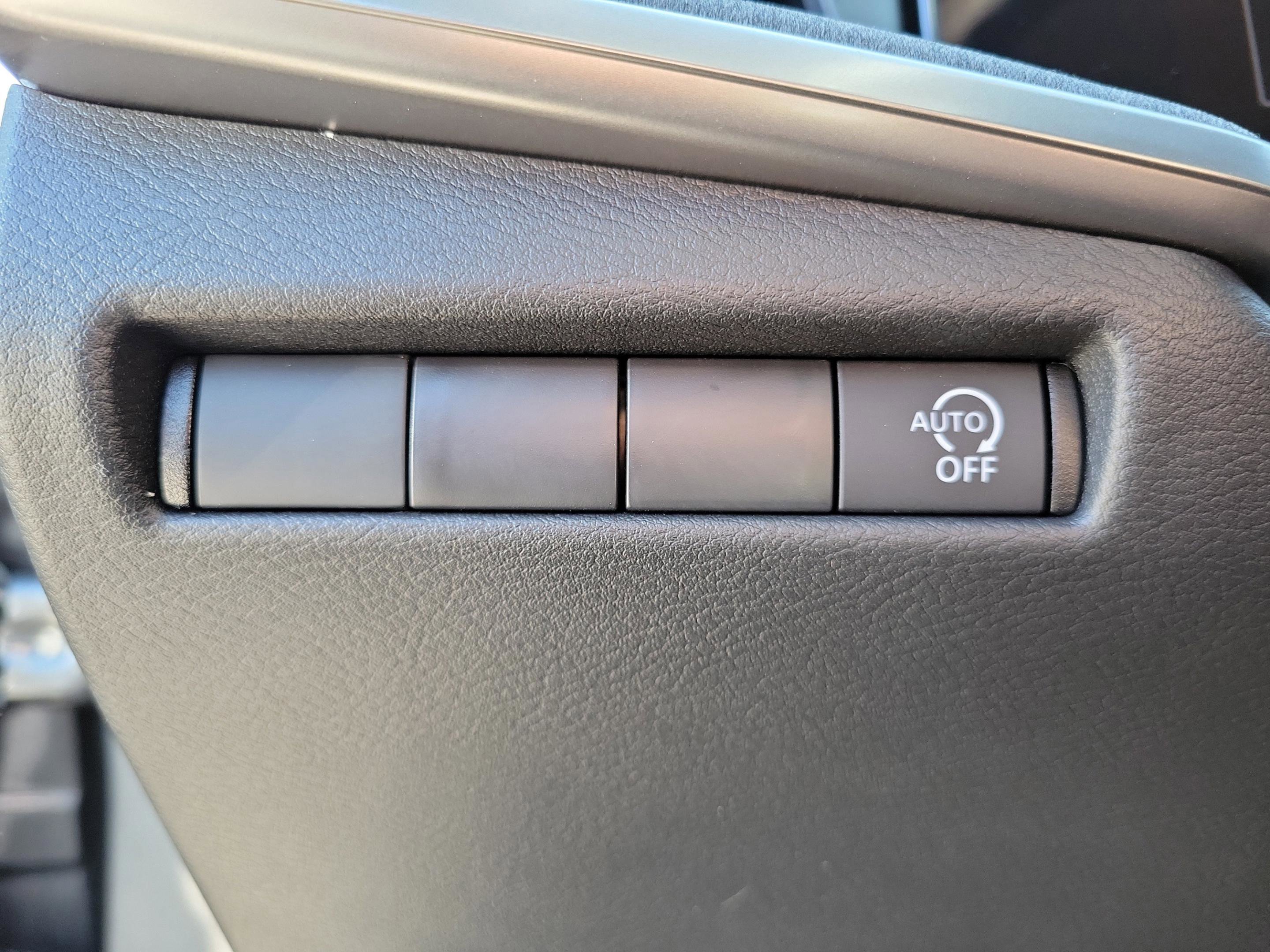 Certified 2025 Nissan Kicks SV image 21