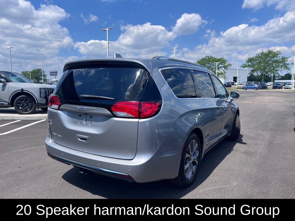 Used 2019 Chrysler Pacifica Limited w/ Tire & Wheel Group FWD image 4