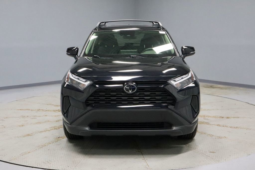 Used 2025 Toyota RAV4 XLE w/ Convenience Package image 5
