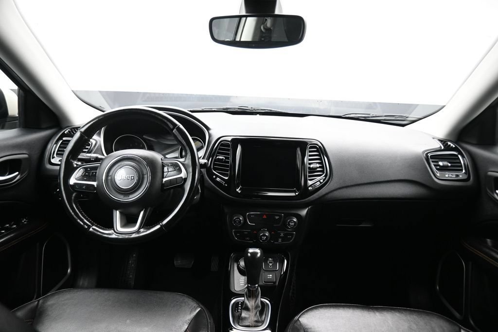 Used 2020 Jeep Compass Limited w/ Premium Lighting Group AWD/4WD image 35