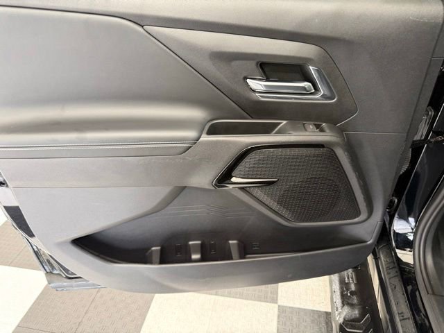 Used 2025 Chevrolet Silverado EV LT AWD/4WD image 21