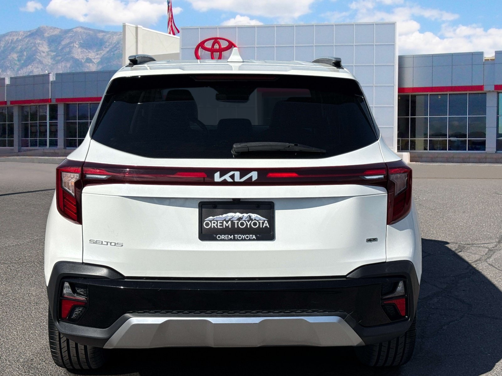 Used 2024 Kia Seltos SX w/ SX Sunroof Package AWD/4WD image 5