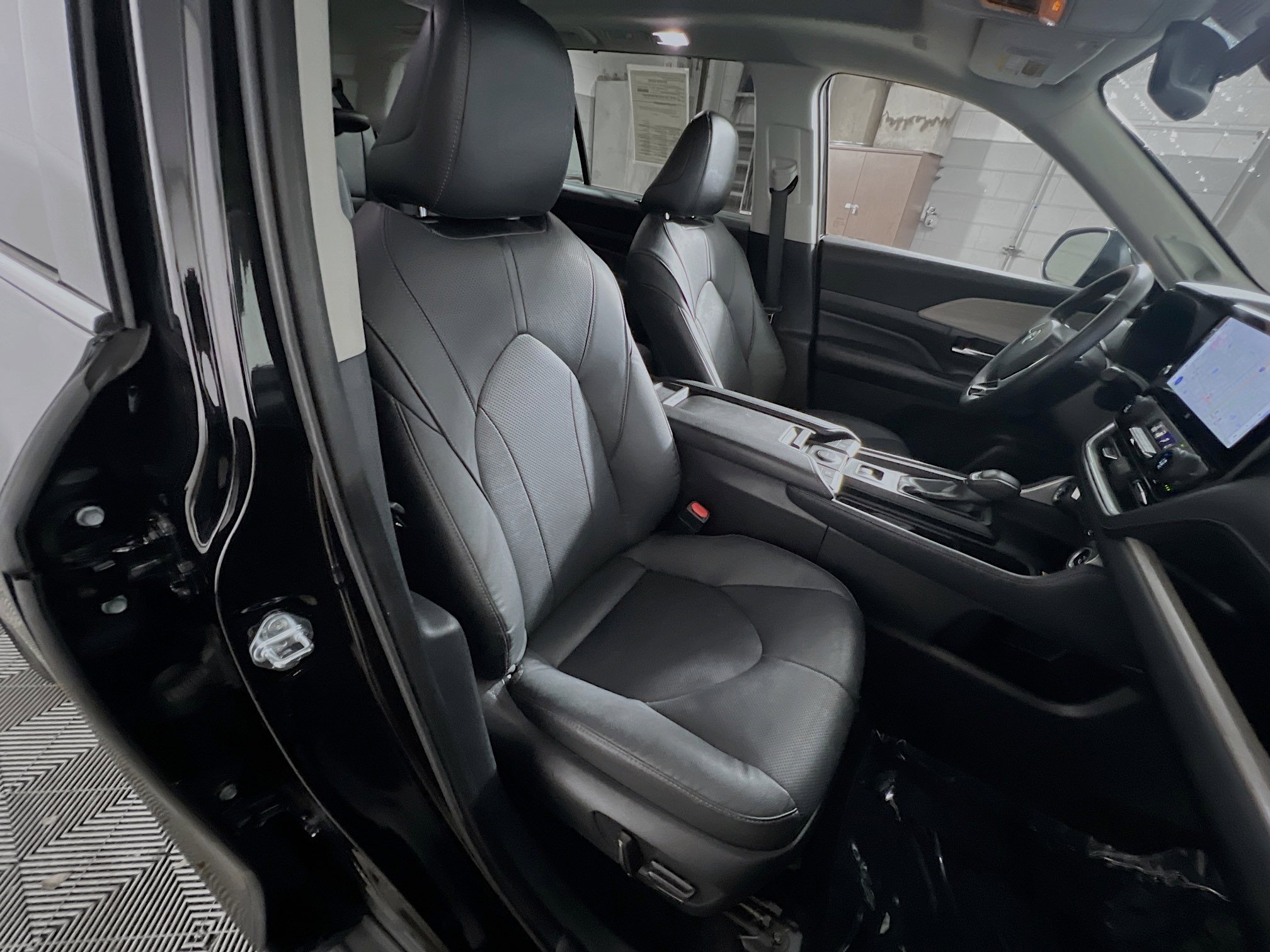 Used 2025 Toyota Grand Highlander AWD Hybrid image 31