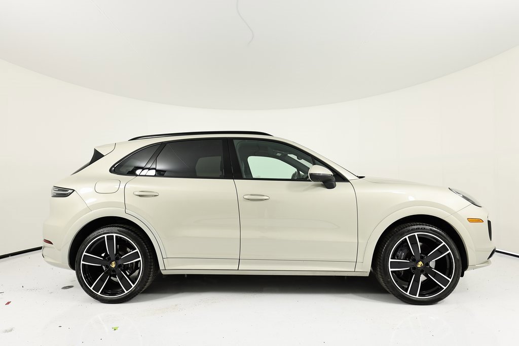 Used 2023 Porsche Cayenne image 8