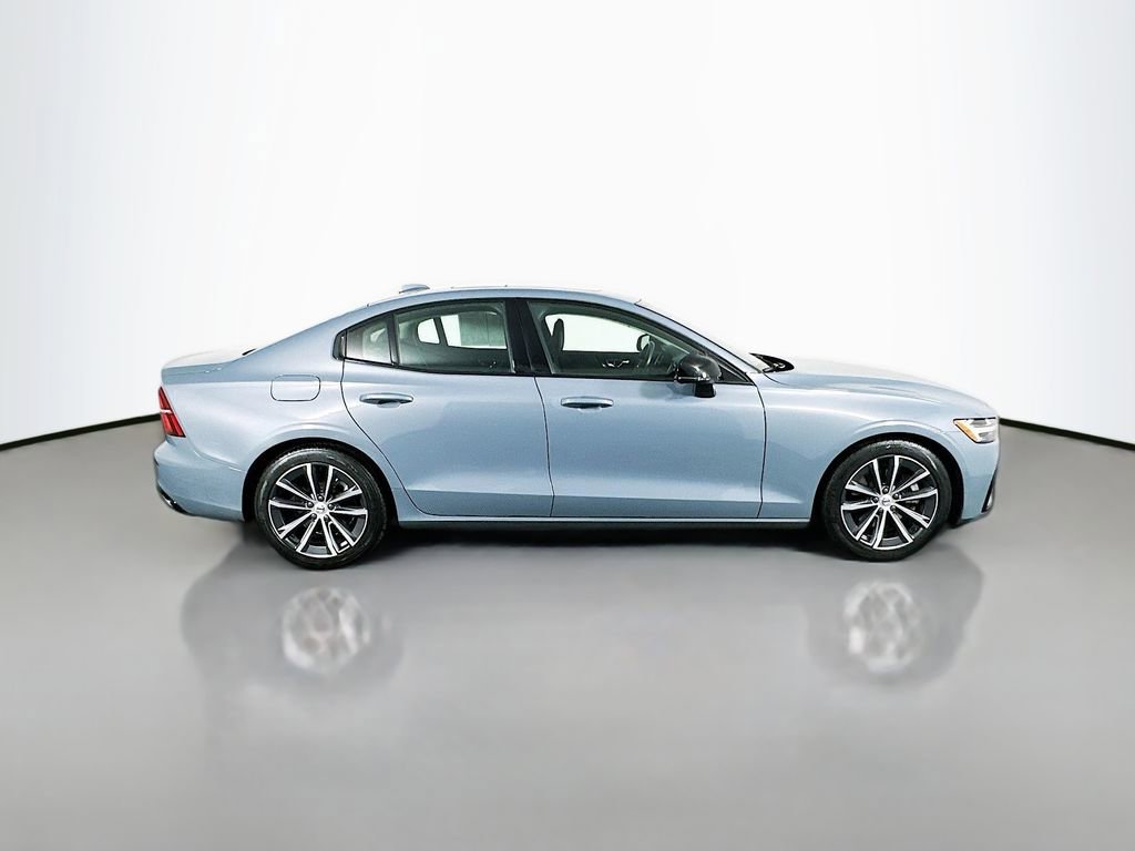 Used 2022 Volvo S60 B5 Momentum image 8