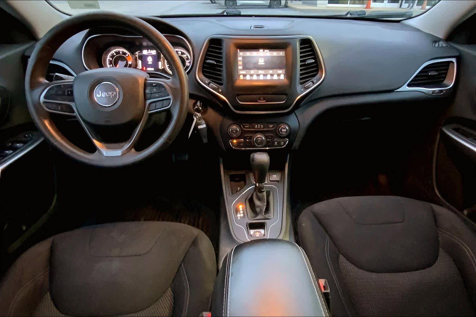 Used 2019 Jeep Cherokee Latitude w/ Popular Appearance Group FWD image 15