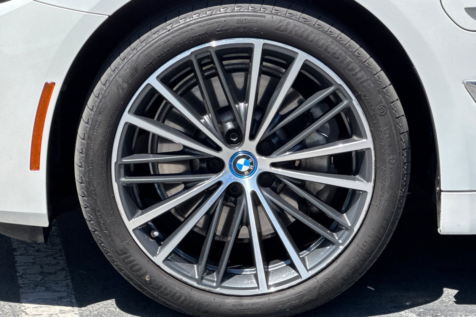 Used 2023 BMW 530e w/ Premium Package RWD image 38