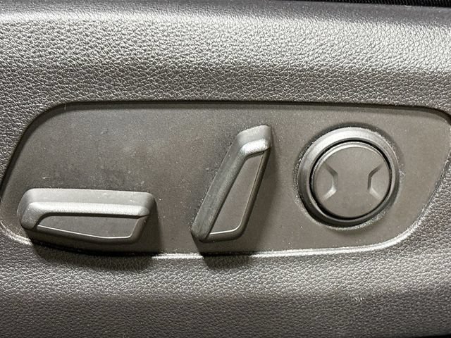 Used 2022 Kia Carnival LX FWD image 18