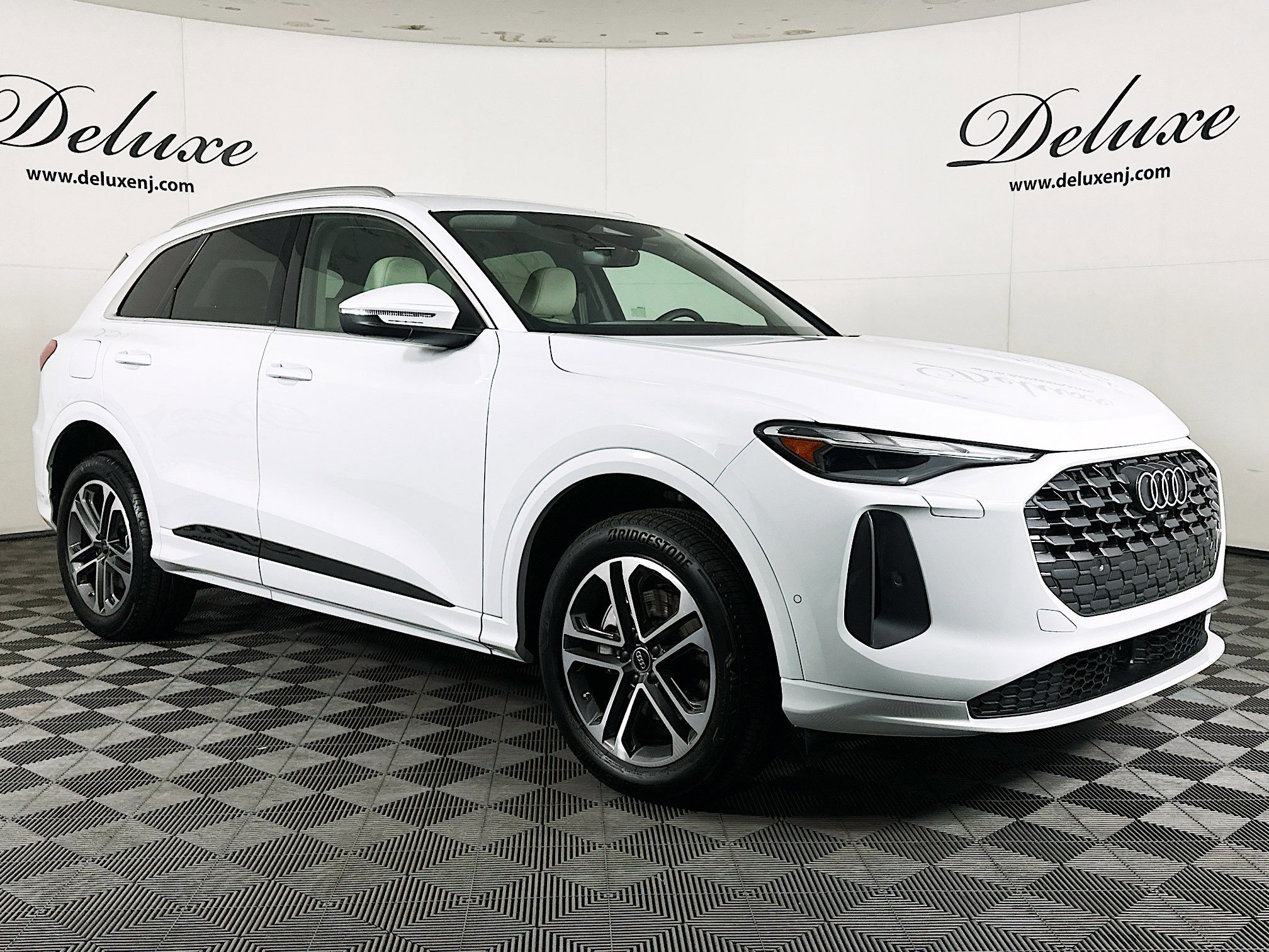 Used 2025 Audi Q5 Premium w/ Convenience Package