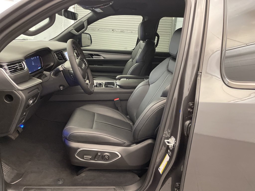 New 2026 Jeep Grand Wagoneer Limited AWD/4WD image 17