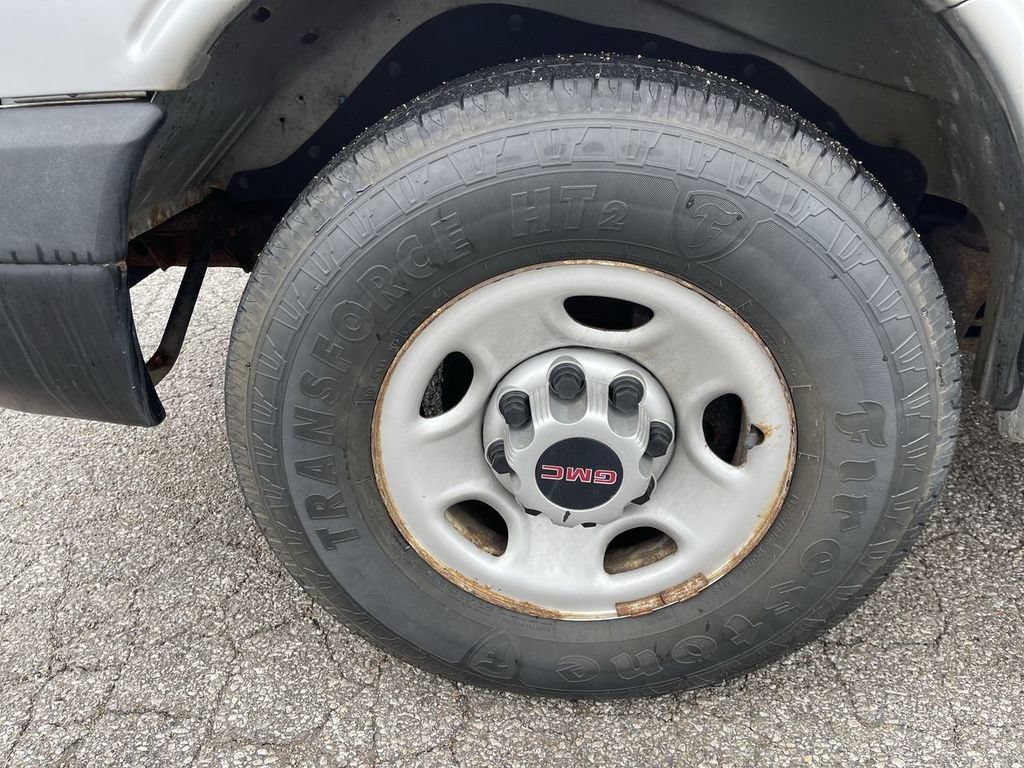 Used 2016 GMC Savana 2500 RWD image 2