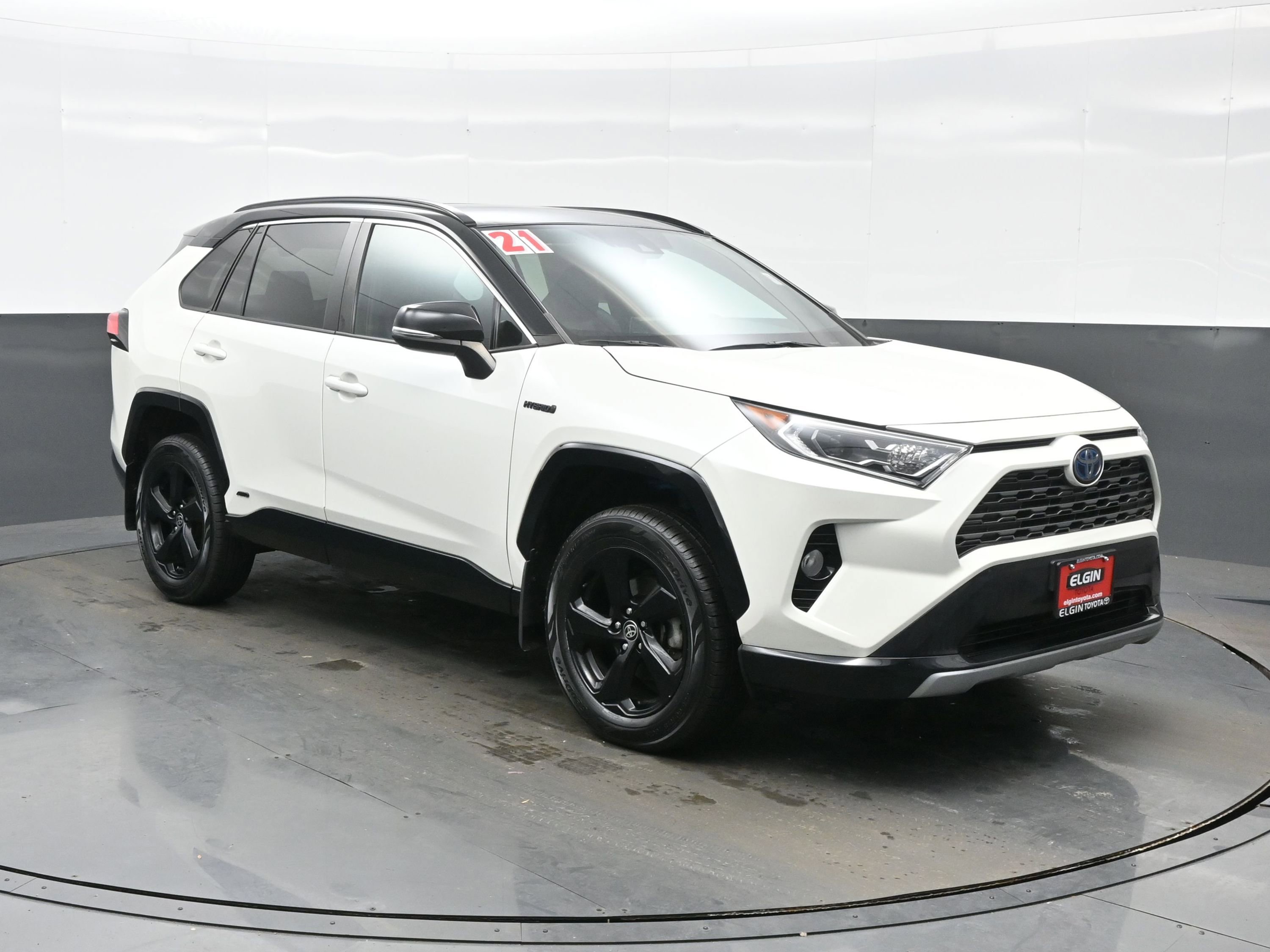 Used 2021 Toyota RAV4 XSE w/ XSE Grade Weather Package image 8