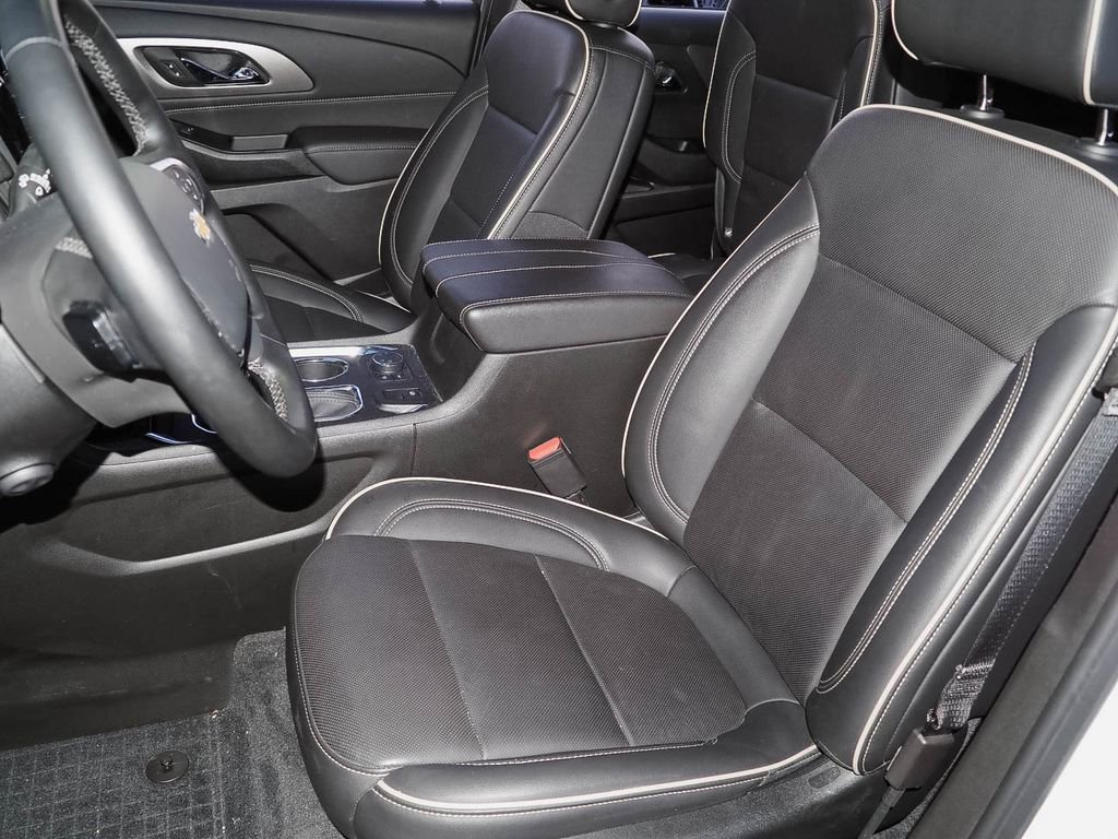 Used 2023 Chevrolet Traverse Premier image 9