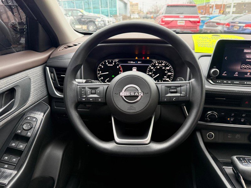 Used 2023 Nissan Rogue S AWD/4WD image 13