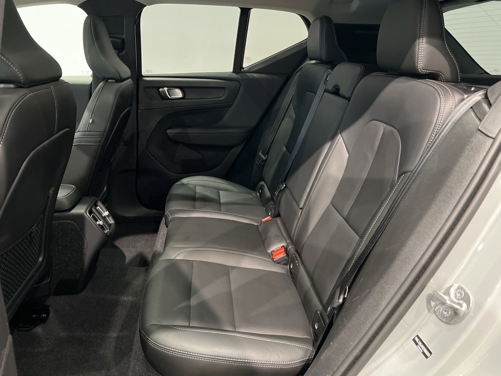 Used 2025 Volvo XC40 B5 Core image 27