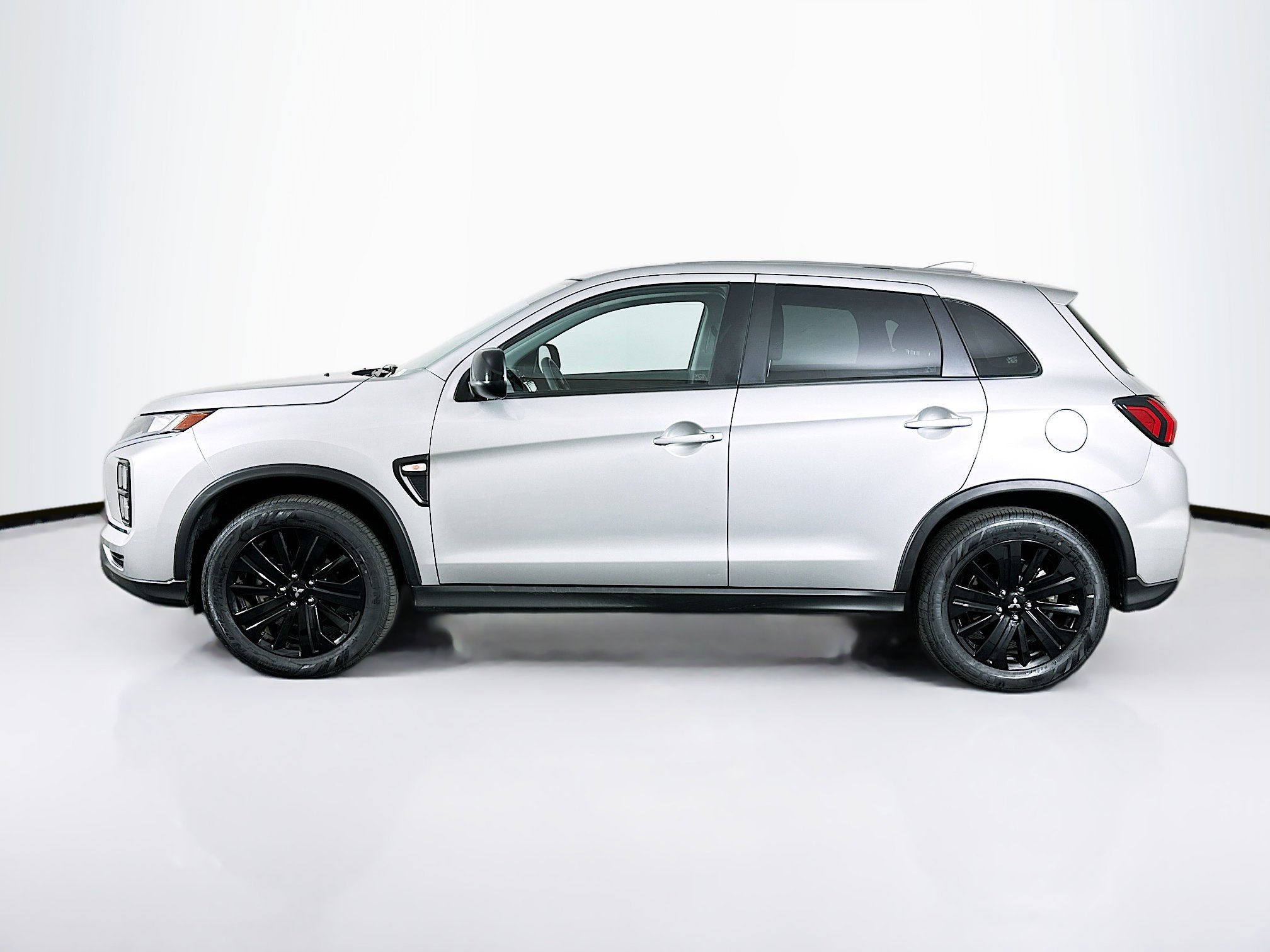 Used 2025 Mitsubishi Outlander Sport LE AWD/4WD image 4