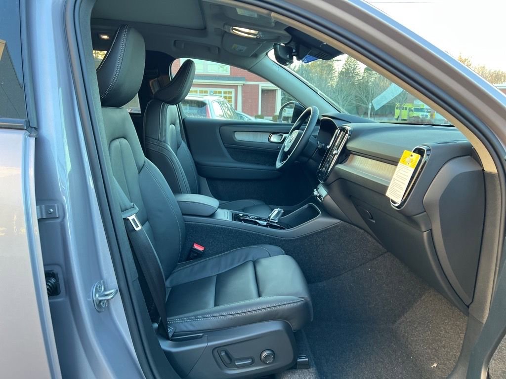 New 2026 Volvo XC40 B5 Plus w/ Protection Package Premier AWD/4WD image 28