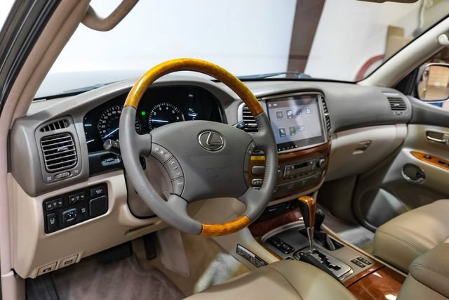 Used 2006 Lexus LX 470 4WD image 3
