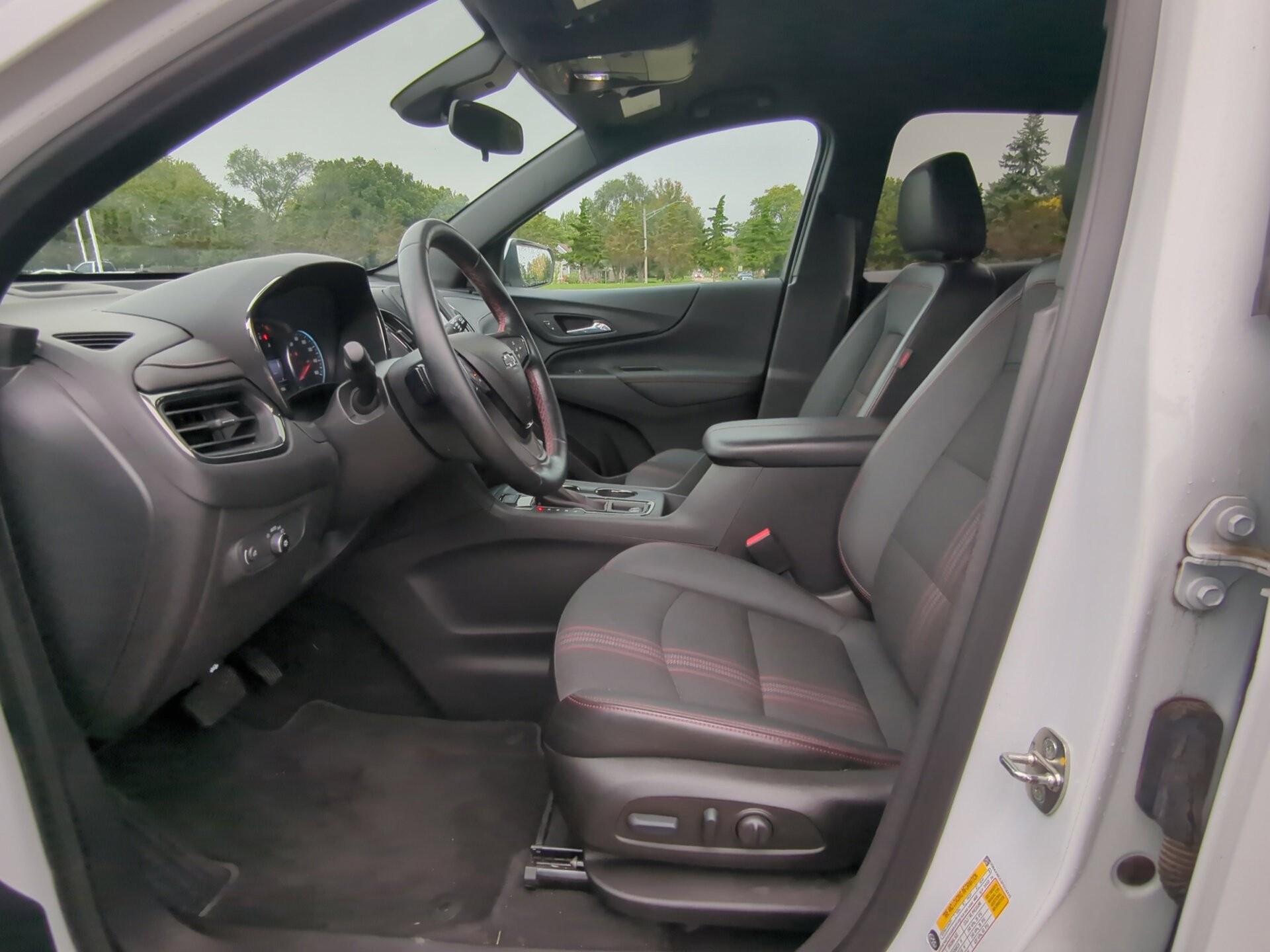 Used 2023 Chevrolet Equinox RS AWD/4WD image 17