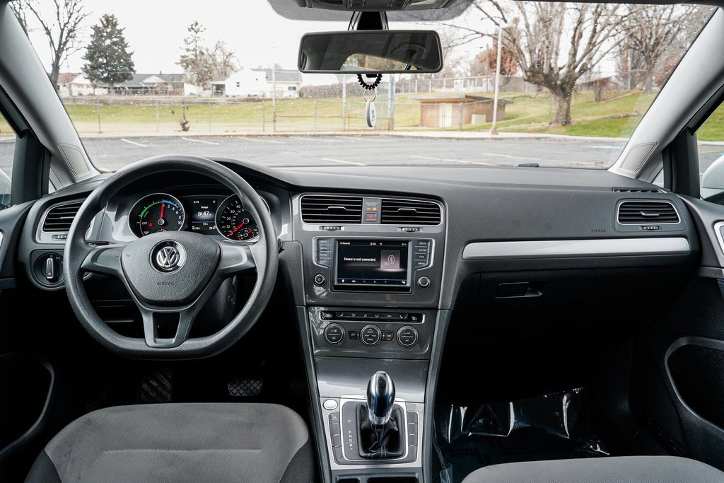 Used 2016 Volkswagen e-Golf SE w/ DC Fast Charging Package image 11