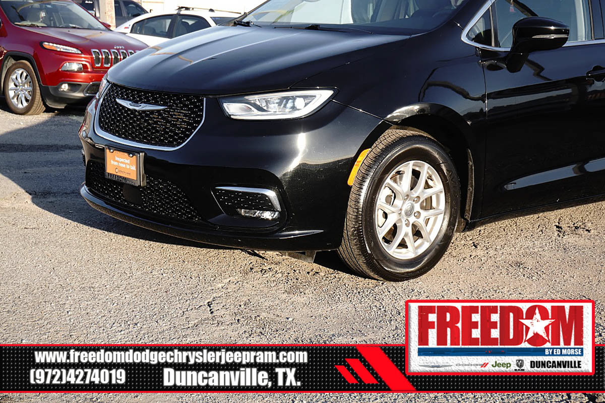 Certified 2024 Chrysler Pacifica Touring-L FWD image 40