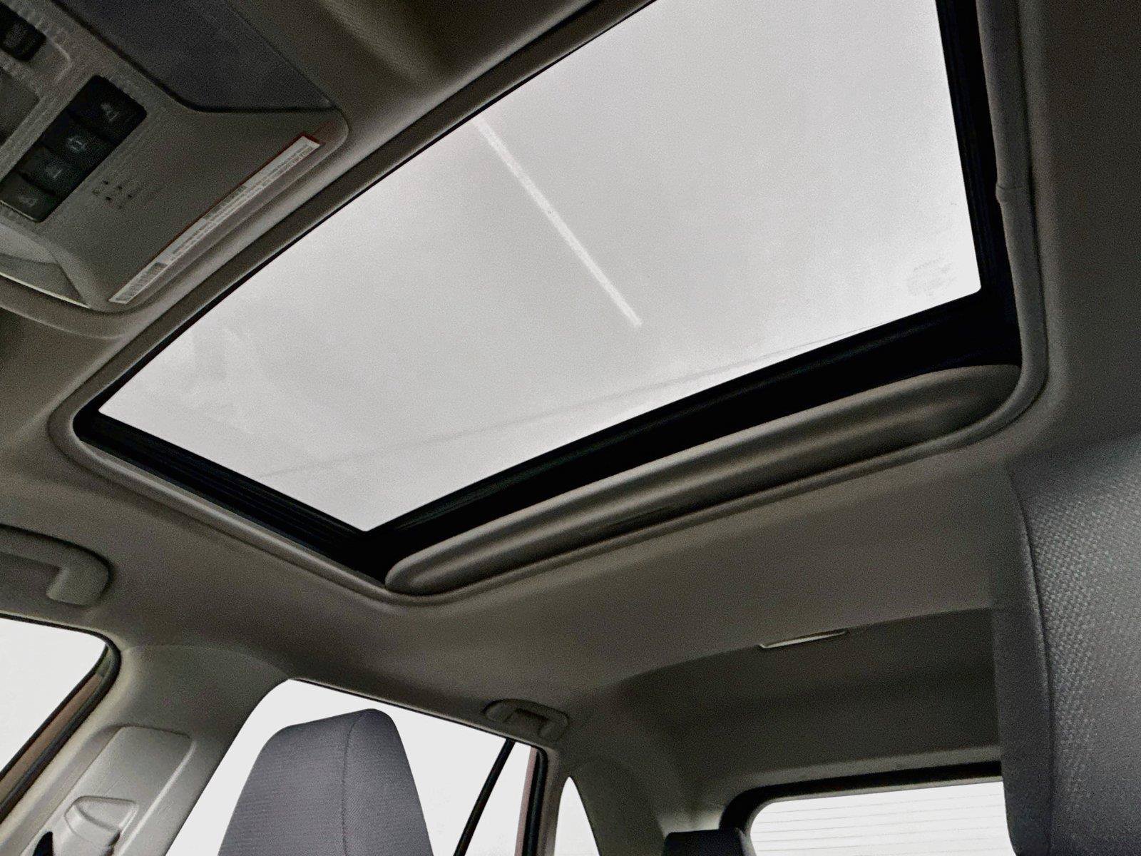 Used 2019 Toyota RAV4 XLE FWD image 6