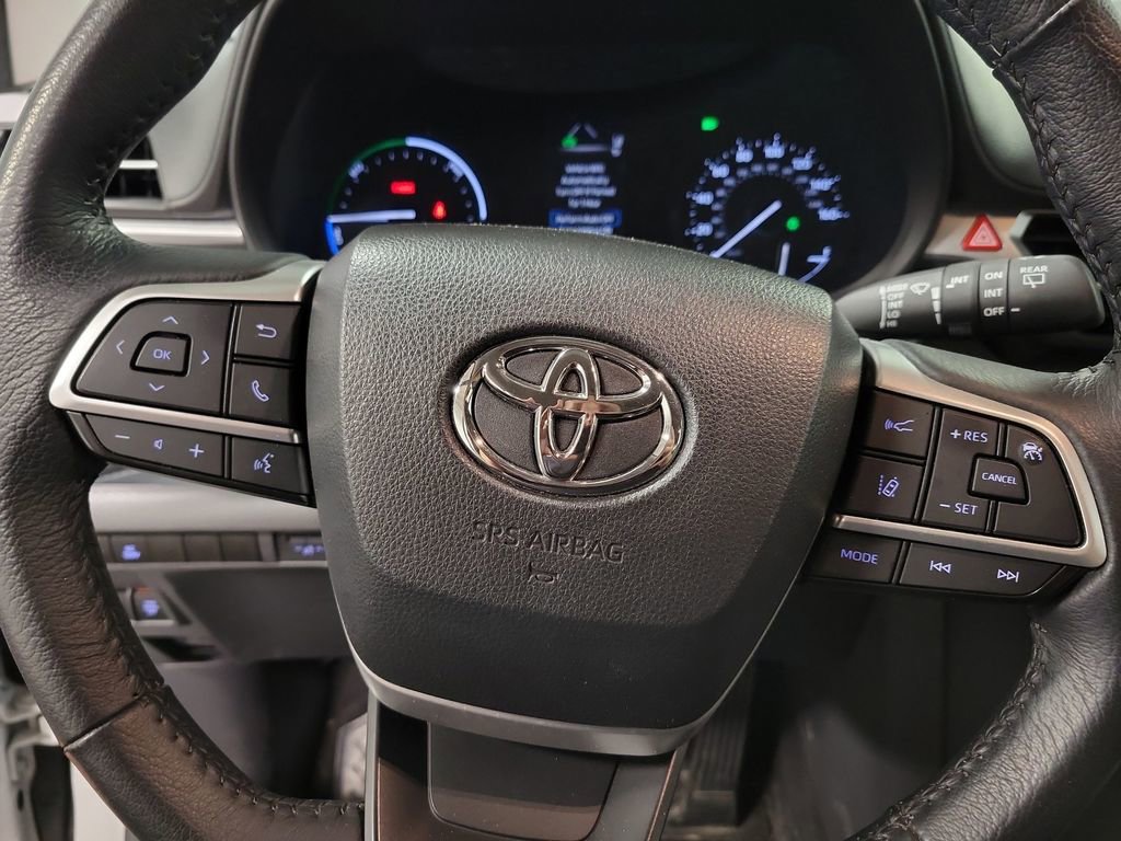 Used 2024 Toyota Sienna XLE w/ XLE Plus Package image 18