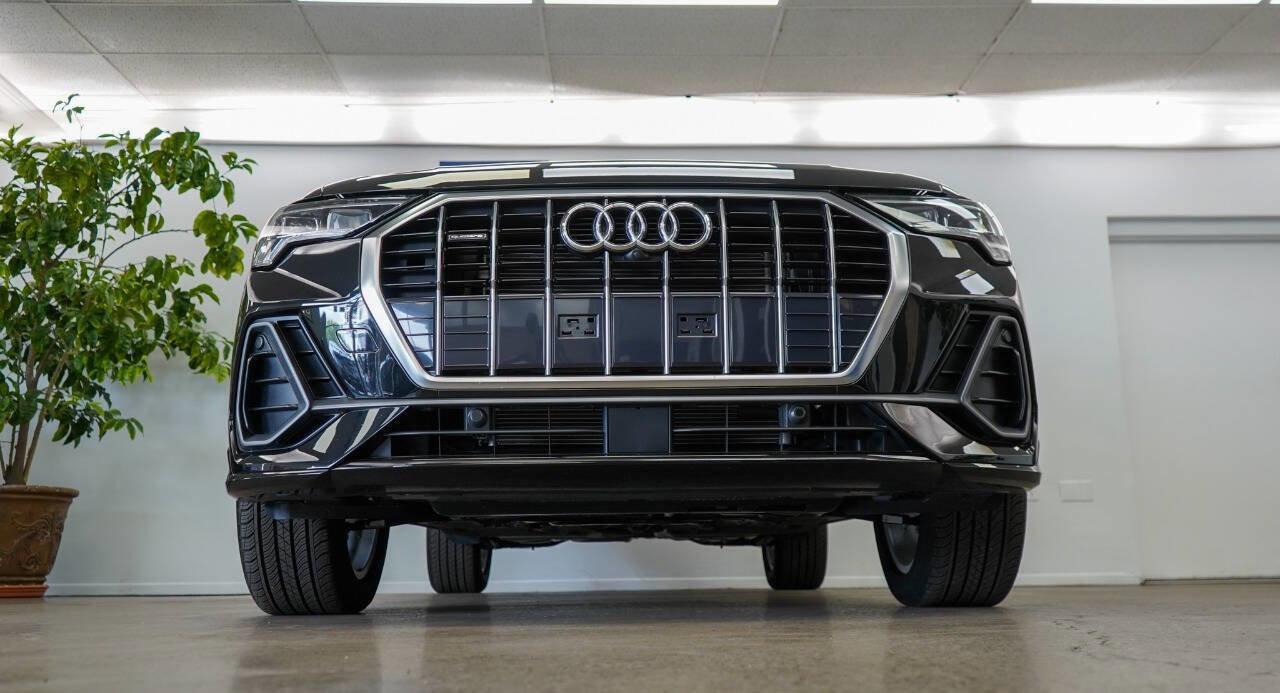 Used 2024 Audi Q3 2.0T Premium Plus w/ Premium Plus Package image 27