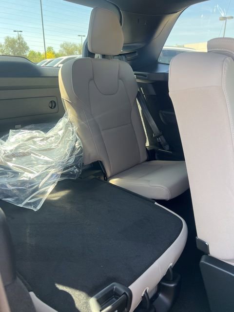 New 2026 Volvo XC90 B5 Core w/ Protection Package Premier image 32