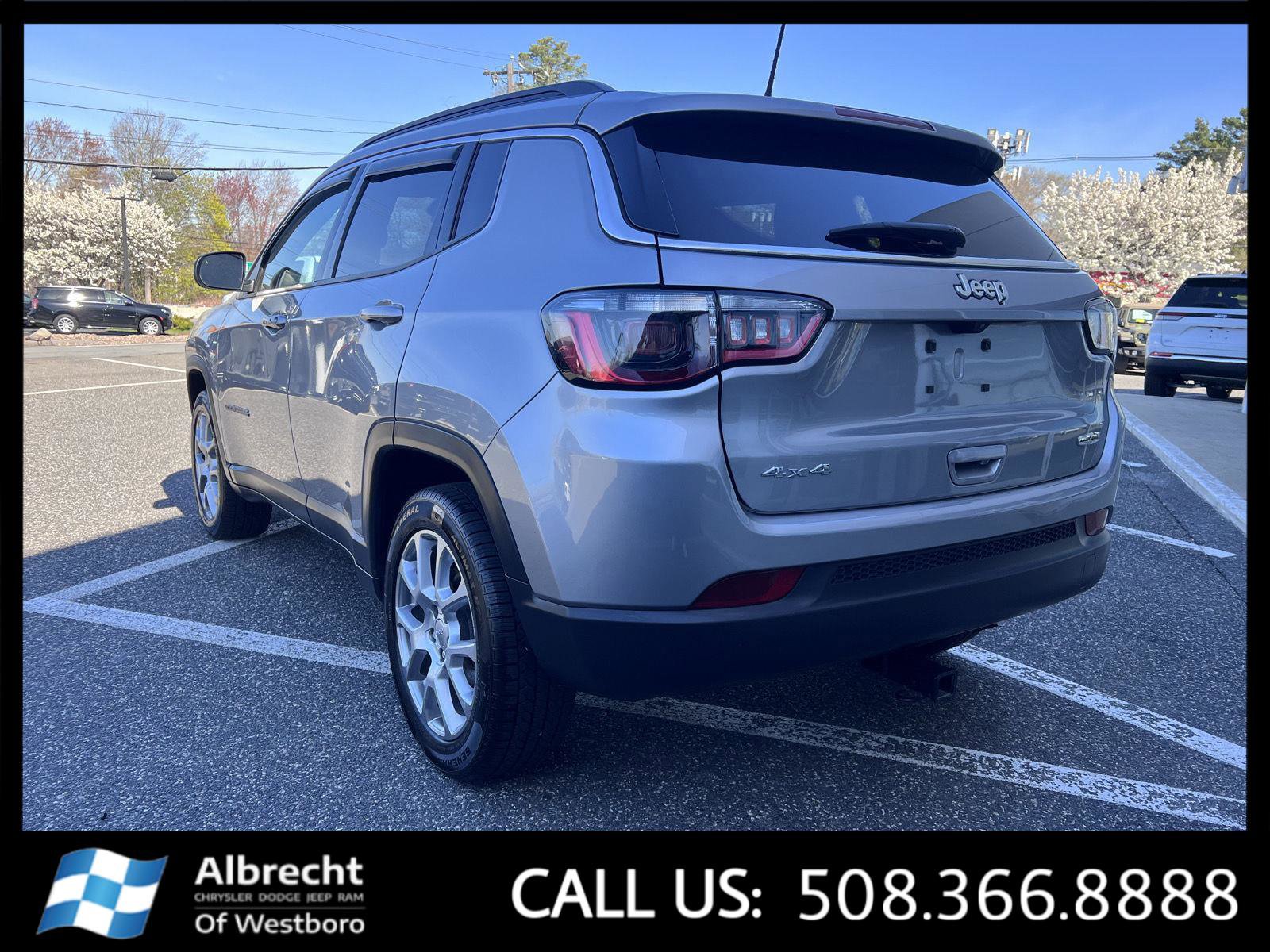 Used 2022 Jeep Compass Latitude AWD/4WD image 3