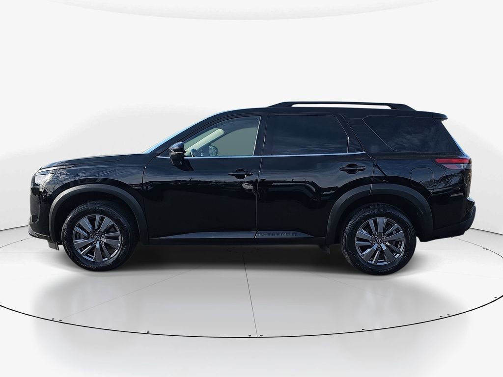 Used 2025 Nissan Pathfinder SV image 9