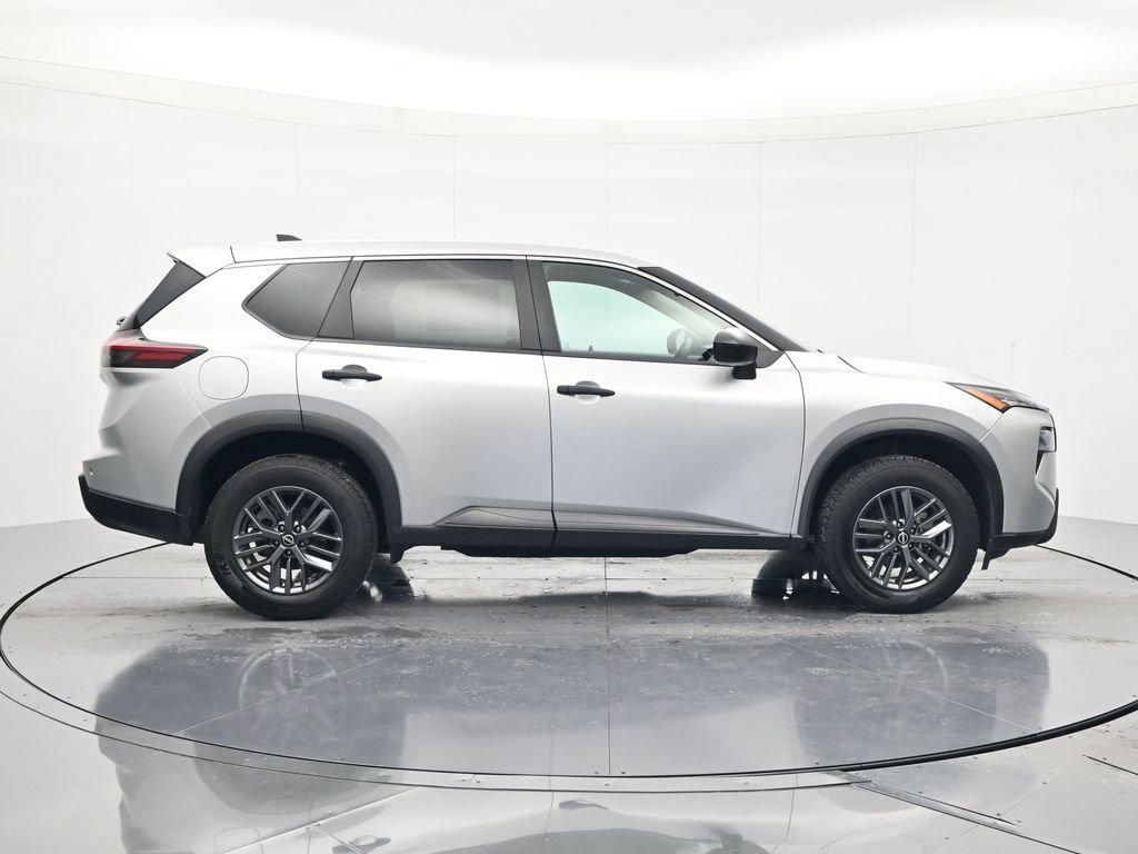Used 2024 Nissan Rogue S FWD image 4