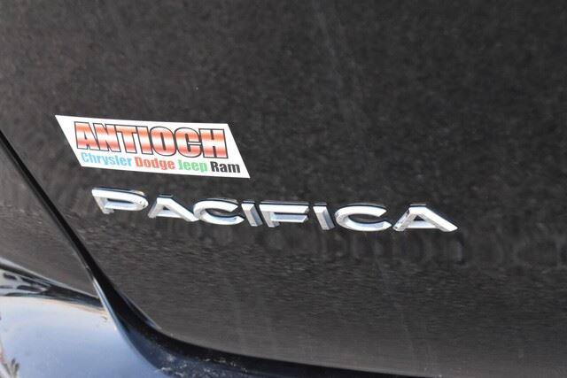 Used 2024 Chrysler Pacifica Touring-L FWD image 18