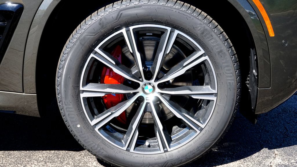 New 2026 BMW X5 xDrive40i w/ M Sport Package AWD/4WD image 3