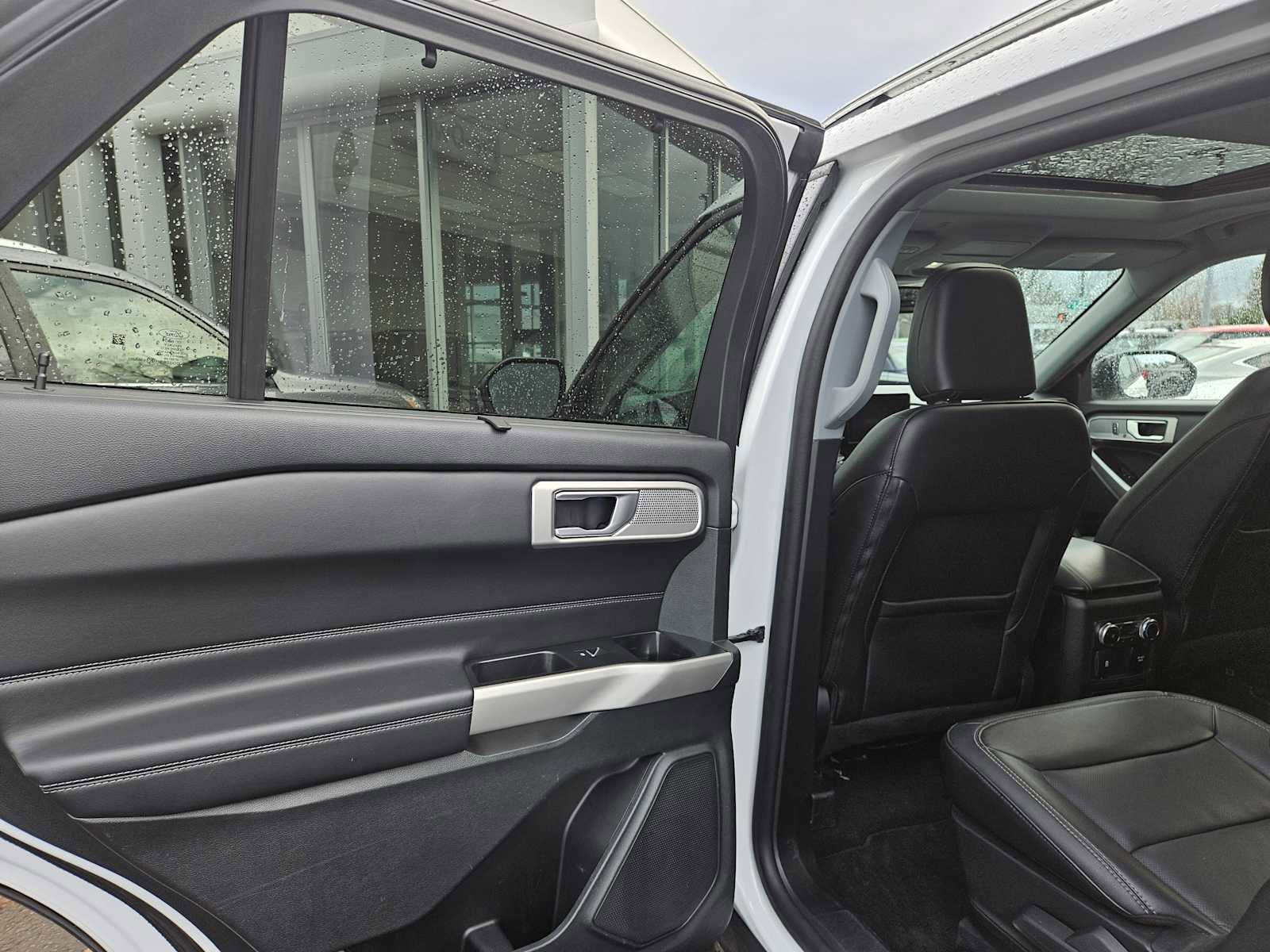 Used 2023 Ford Explorer Limited image 18