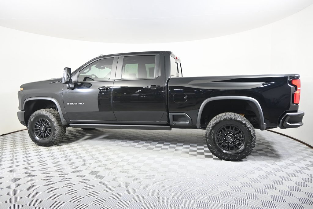 Used 2025 Chevrolet Silverado 2500 ZR2 w/ Technology Package image 3
