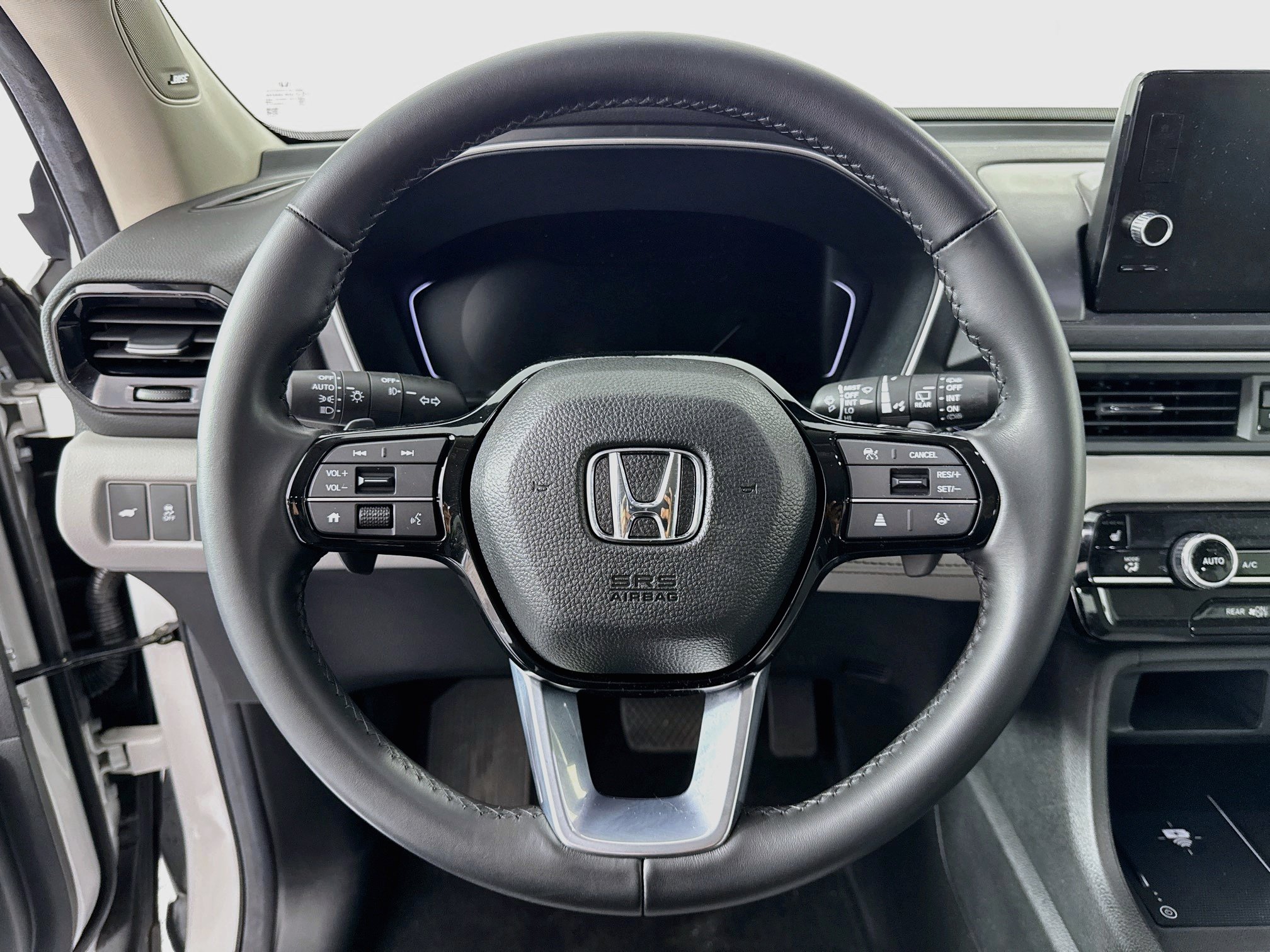 Certified 2024 Honda Pilot Touring image 11