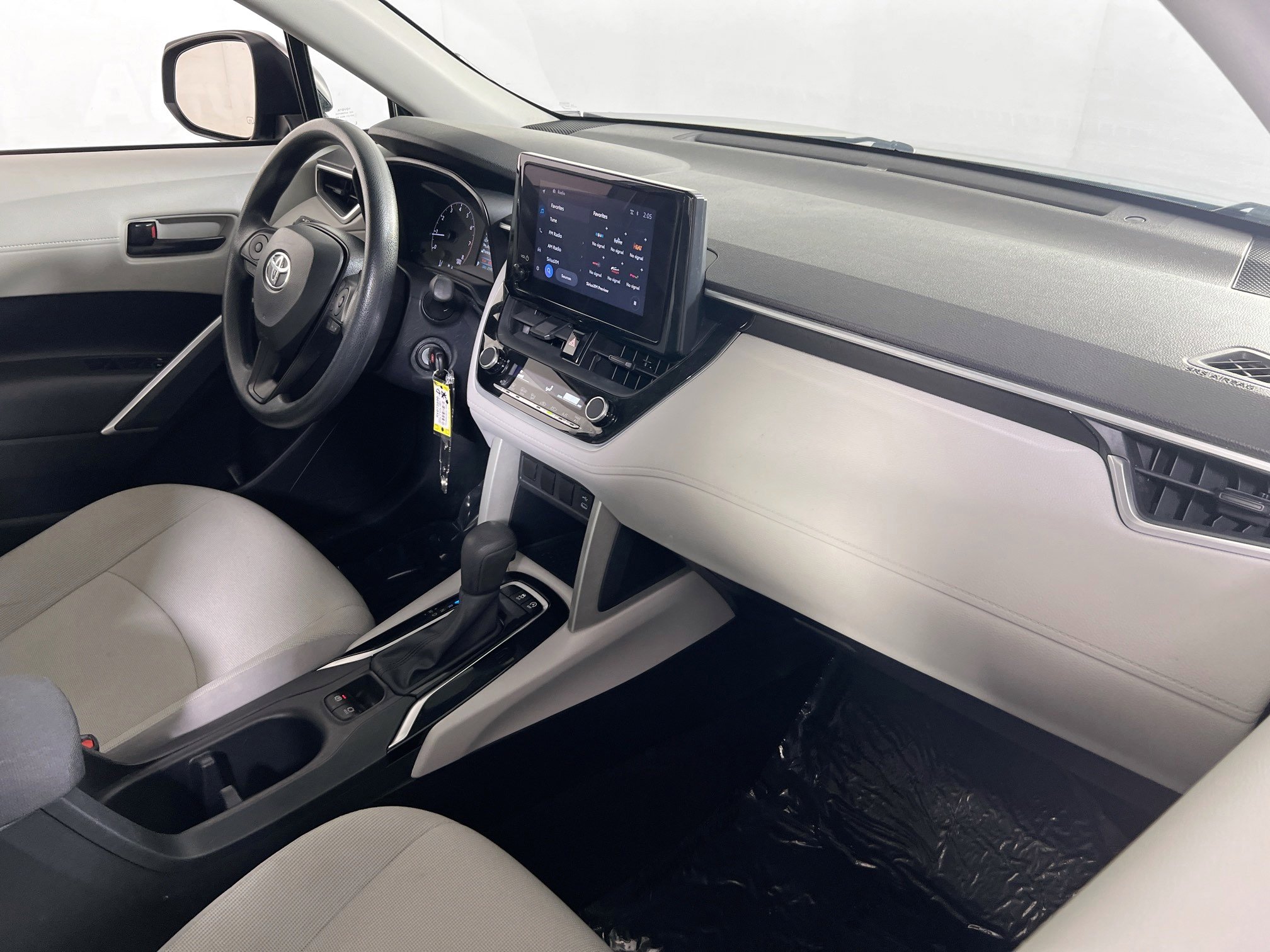 Used 2024 Toyota Corolla Cross L image 26