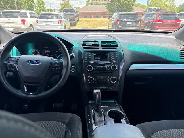 Used 2017 Ford Explorer XLT AWD/4WD image 13