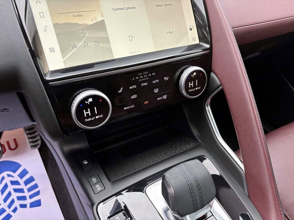 Used 2024 Jaguar E-PACE R-Dynamic SE image 17