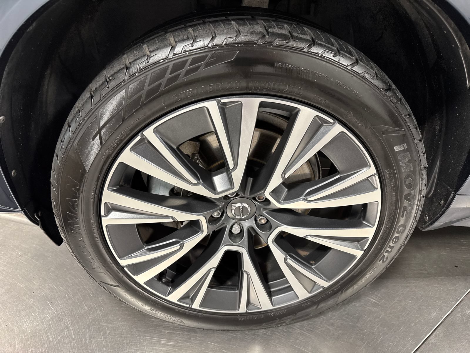 Used 2021 Volvo XC90 T5 Momentum w/ Advanced Package FWD image 2