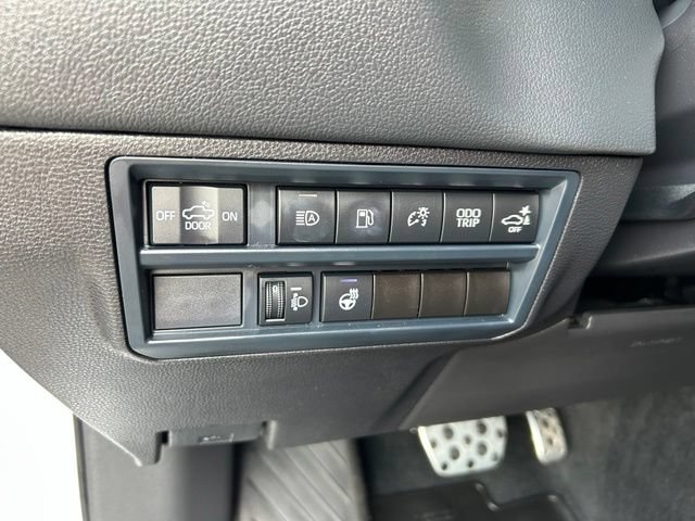 Used 2025 Toyota Tundra Limited w/ TRD Off-Road Package AWD/4WD image 28