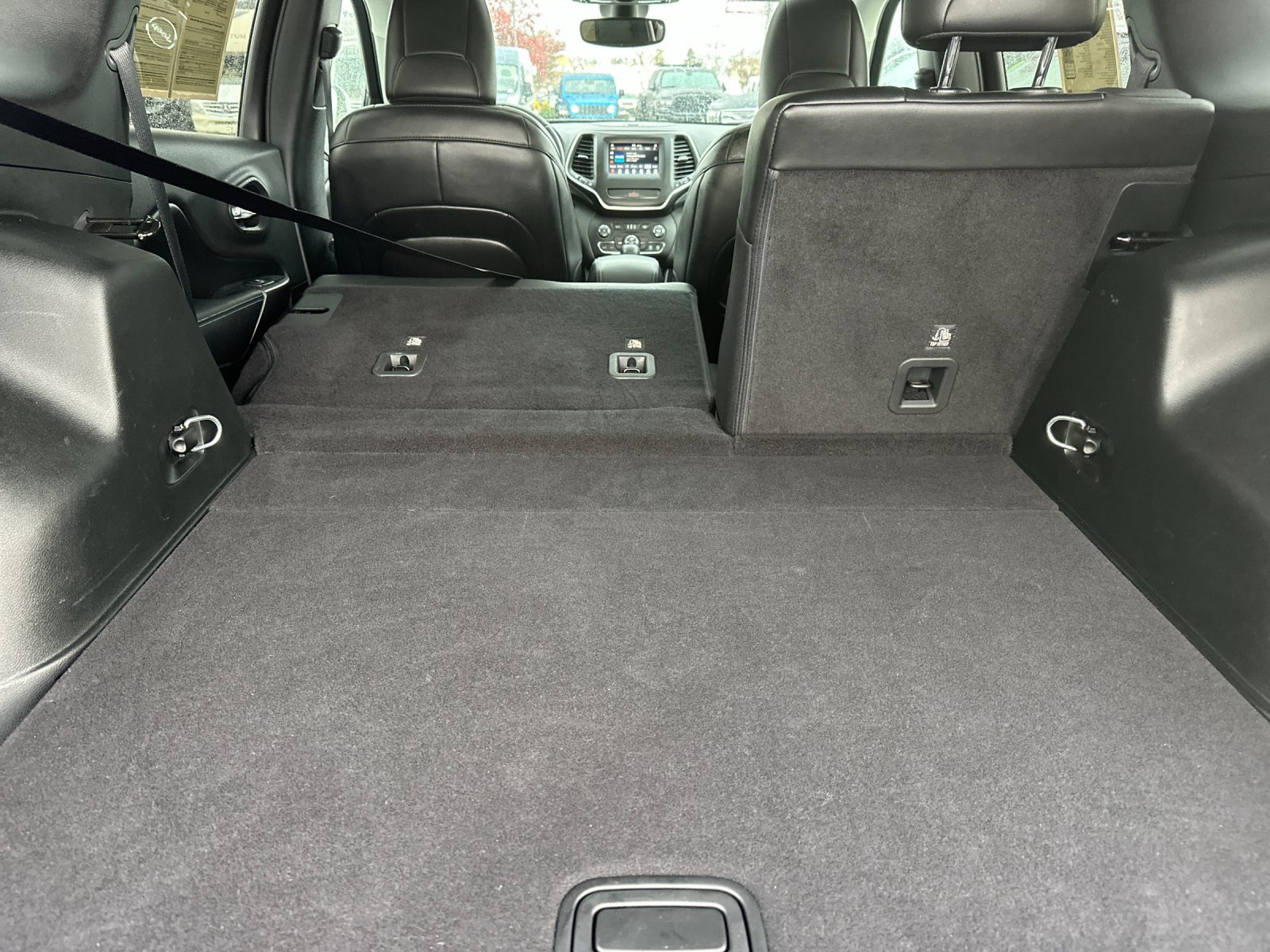 Used 2019 Jeep Cherokee Latitude Plus w/ Comfort/Convenience Group image 14