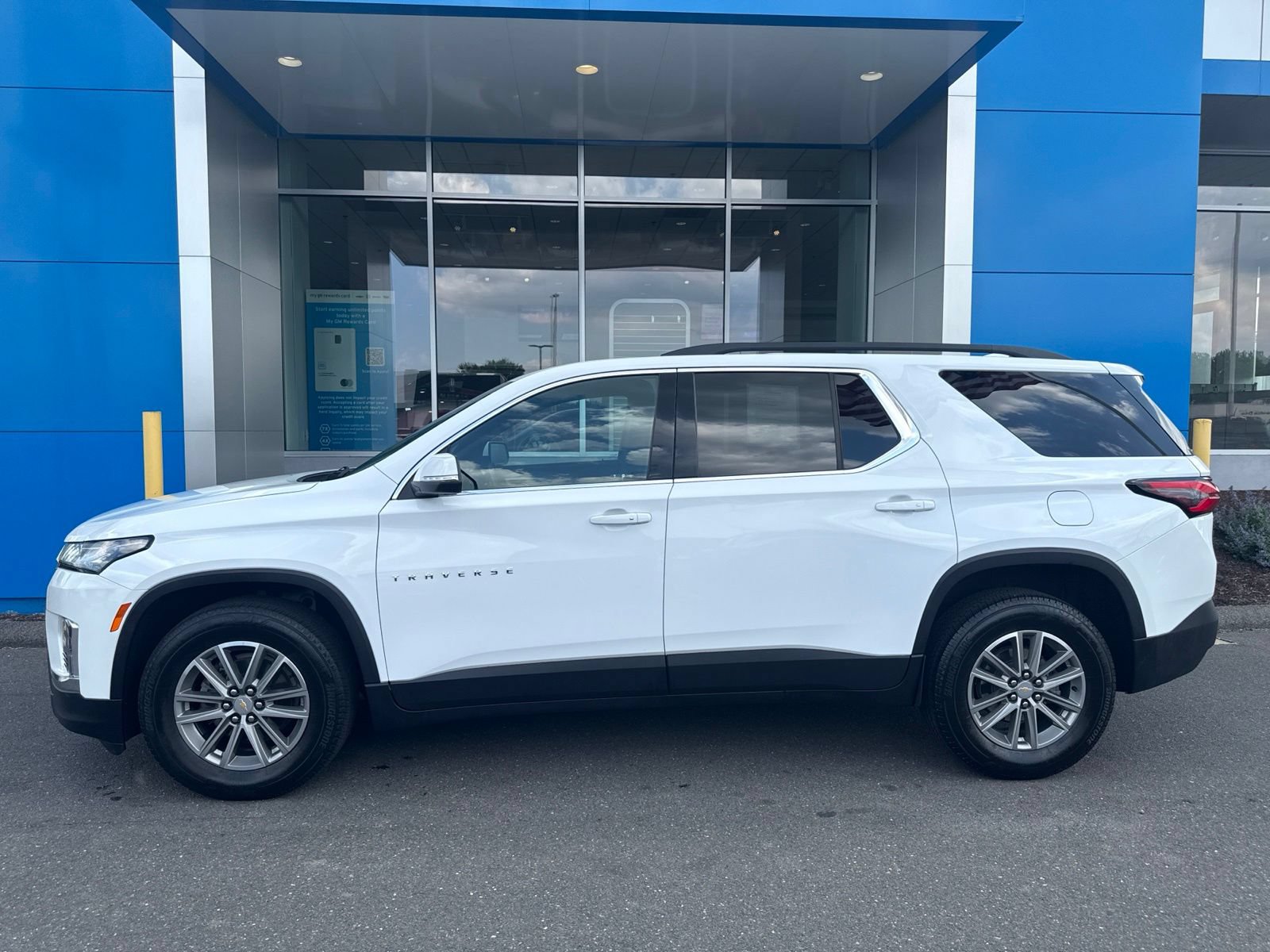 Used 2023 Chevrolet Traverse LT w/ LPO, Floor Liner Package AWD/4WD image 9