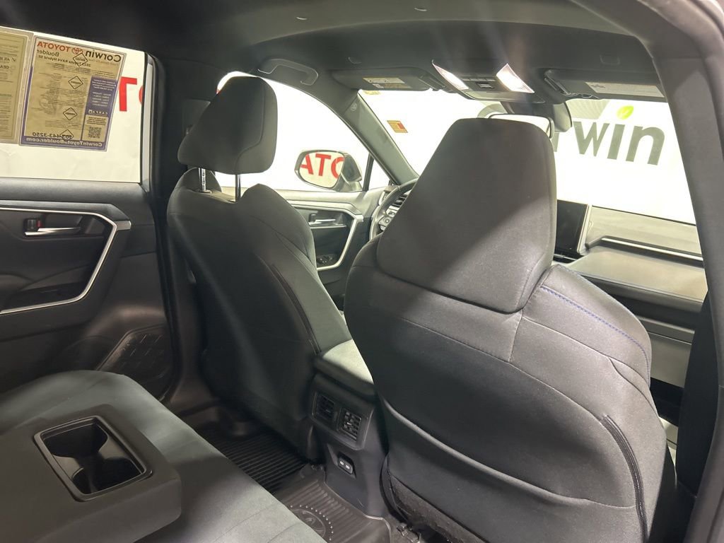 Used 2023 Toyota RAV4 SE image 17