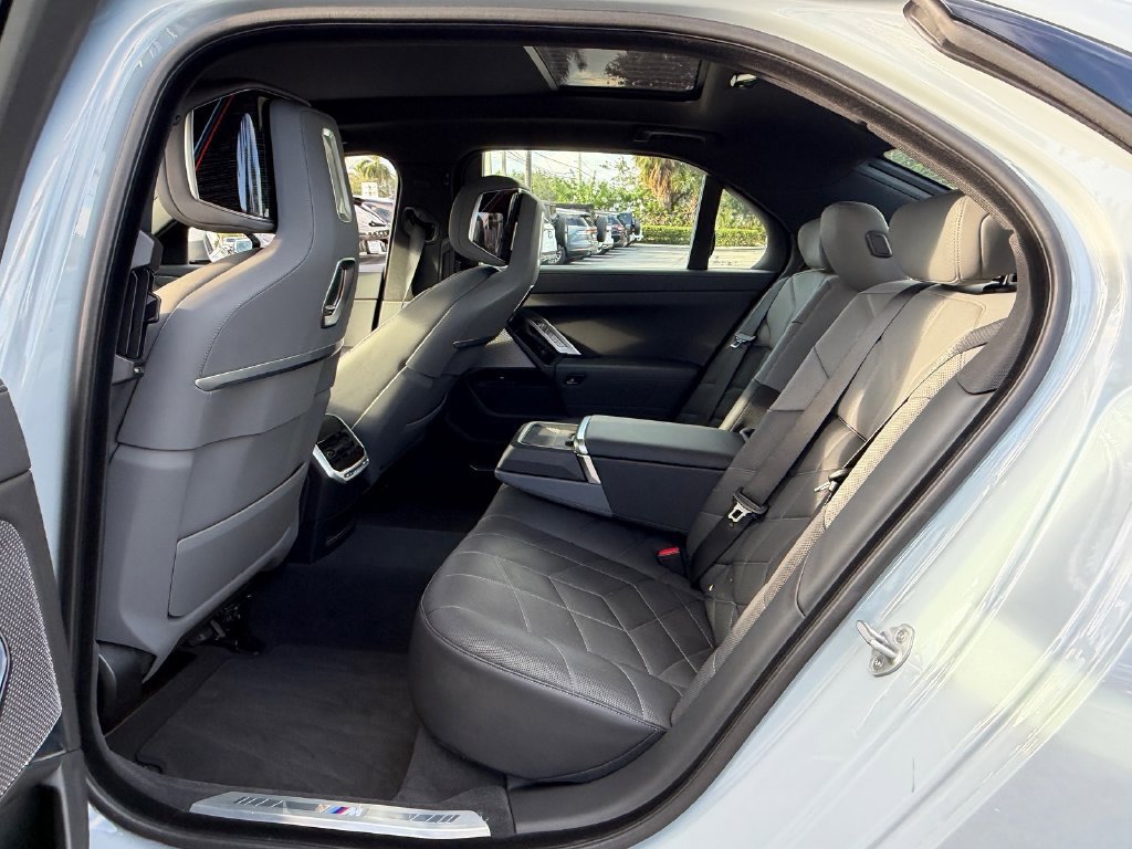 Used 2025 BMW 740i RWD image 11