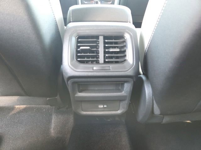 Used 2025 Volkswagen Taos SE FWD image 23